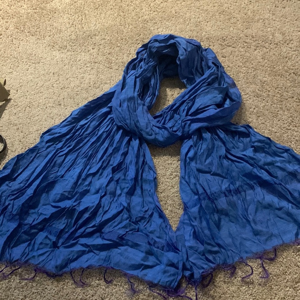 Blue scarf with purple frill